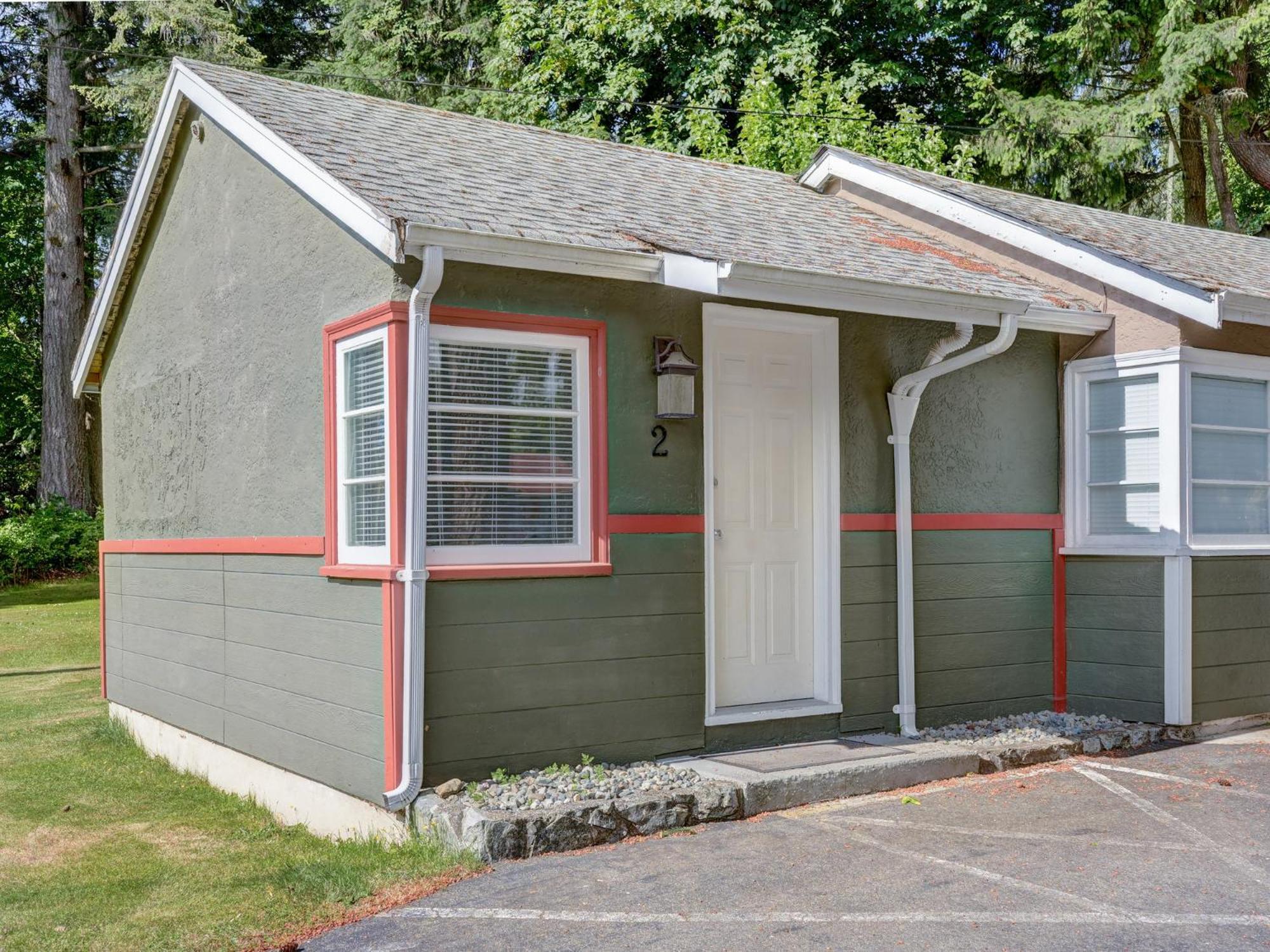 Malahat Bungalows Motel Exteriör bild